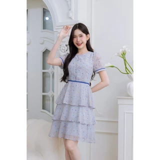 เดรส ALERT BRAND ชีฟองลายเพสลีย์ เป็นดีเทลกระโปรงพริ้วระบายสามชั้น ช่วงอกแต่งกระดุมปั๊ม แต่งด้วยลูกไม้คาดเอว