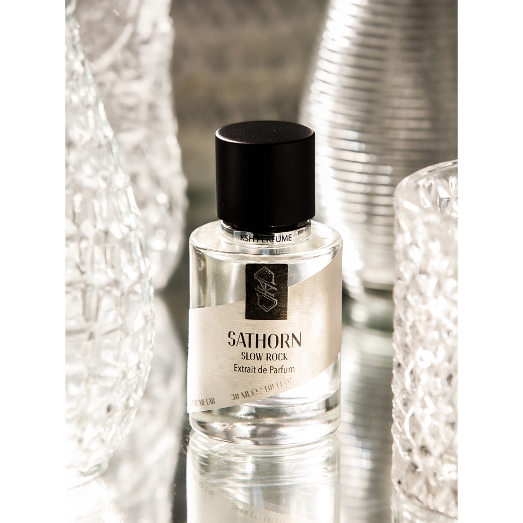 SATHORN Slow Rock กลิ่นกฤษณาและว่านสาวหลง กลิ่นสะอาด พุ่งแบบว่านสาวหลง(KSH MAHANAKHON COLLECTION)