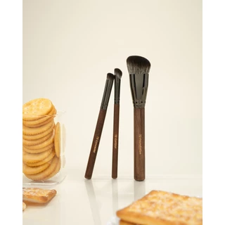 BRUSH STUDIO Tropical Glow 2.0 : ชุดแปรงแต่งหน้ารุ่นทรอปิคอล โกลว์ 11 ชิ้น