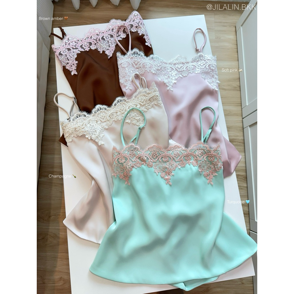 Jasmine satin lace top เสื้อซาตินสายเดี่ยวแต่งลูกไม้ โชว์หลัง เย็บ2ชั้น (890.-) JILALIN.BKK