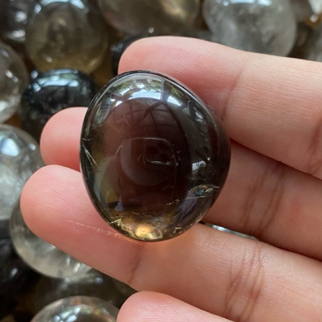 ‼️พร้อมส่งใน🇹🇭‼️Smokey quartz สโมคกี้ควอตซ์ขัดมัน เนื้อสวยใส น่ารักมาก เป็นหินที่มีพลังแห่งการปกป้อง ช่วยลดความเครียด