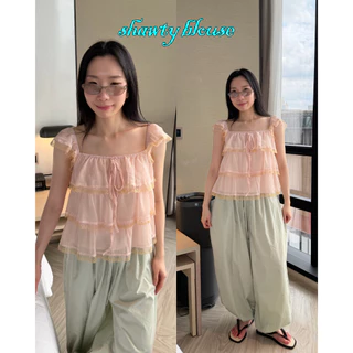 UIUI | SHAWTY BLOUSE เสื้อลูกไม้ระบาย ผูกโบว์ด้านหน้า สาวหวาน
