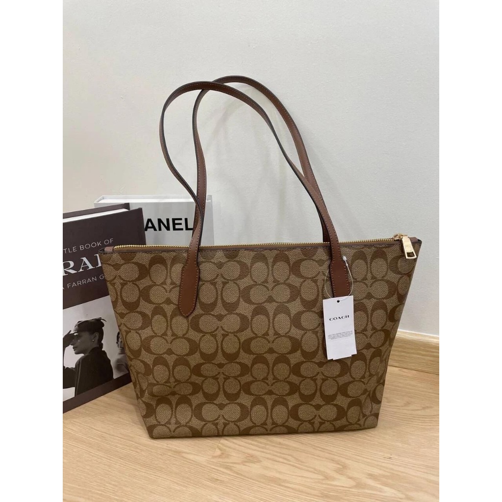 พร้อมส่งของแท้ ใช้codeลดได้ COACH Zip Top Tote 30 Bag คลาสสิกพิมพ์ ถือสะพายได้