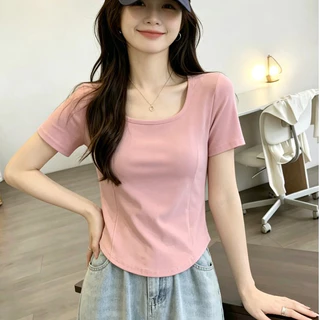 R.M⭐ เสื้อยืดแขนสั้นผู้หญิง คอเหลี่ยม ทรงไหล่ตั้ง เก็บทรงสวย ชายเสื้อไม่เท่ากัน เสื้อแฟชั่นเกาหลี T109