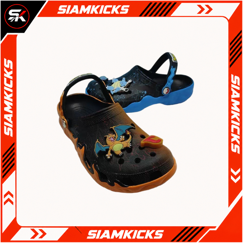 💙เอนกประสงค์💙Crocs Classic Clog Pokémon Charizard vs. Blastoise การ์ตูนน่ารักด้านนอกสวมใส่ Breathable Hole รองเท้า Coed