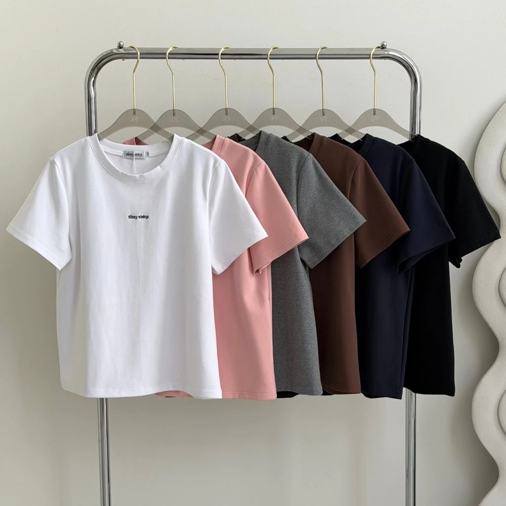 SISSY : เสื้อยืดคอกลมแขนสั้น (S–L) ทรงเบสิคปักโลโก้มินิมอล ใส่สบาย ใส่ได้ทุกวัน