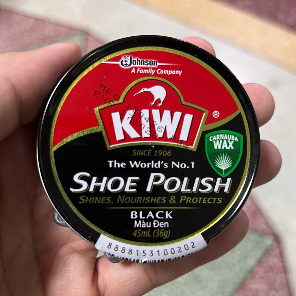 กีวี Kiwi ขี้ผึ้งขัดรองเท้าสีดำ ขนาด 45 ml ขายพร้อมแปรงขัดรองเท้า 1 ชิ้น