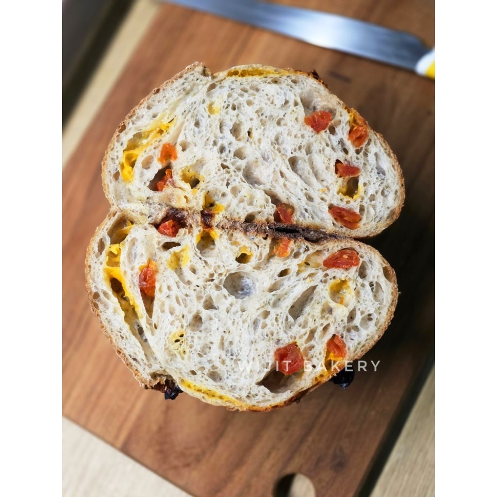 ซาวโดมะเขือเทศชีส Dried tomatoes & cheese sourdough