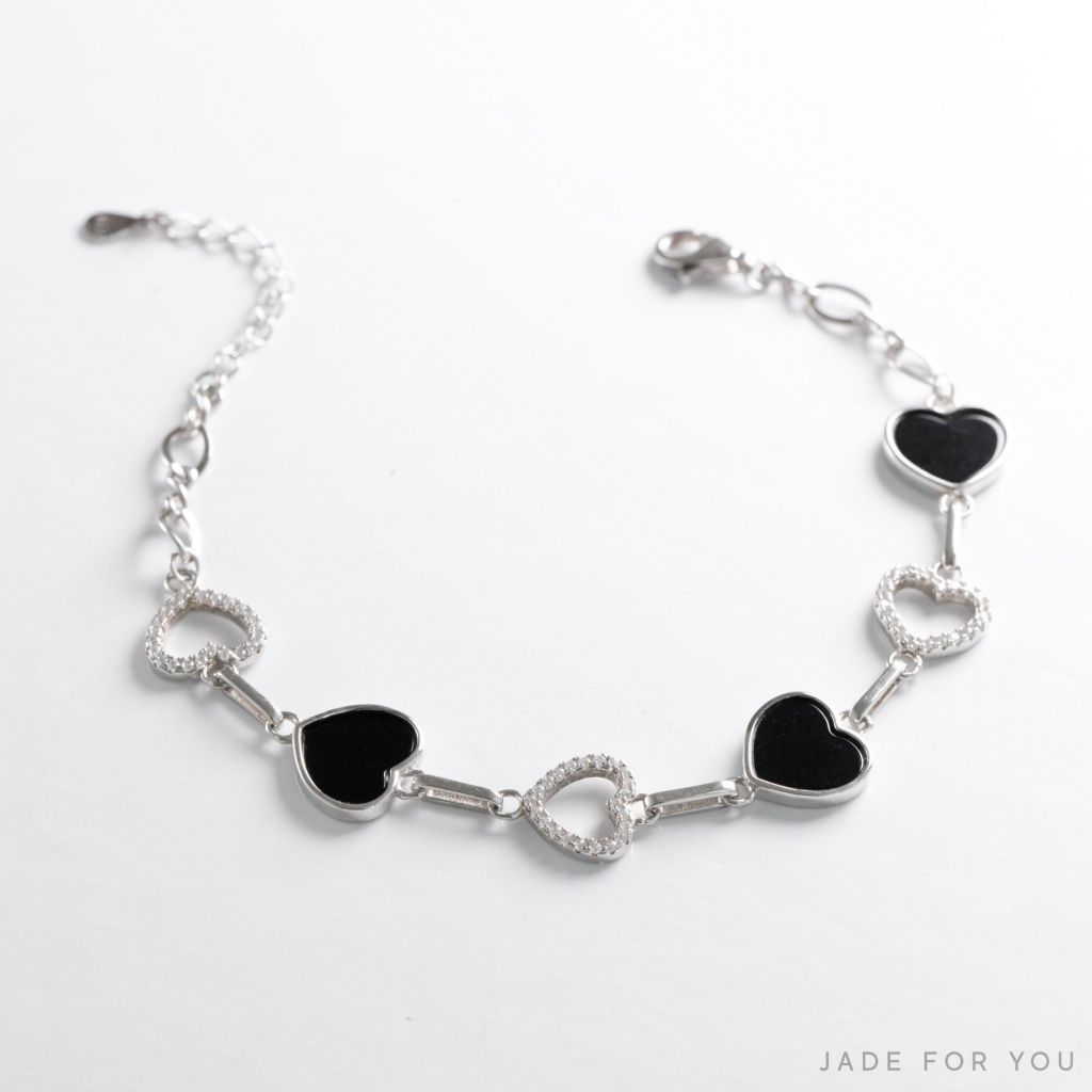 สร้อยข้อมือหัวใจหยกดำ ตัวเรือนเงิน - Jade for you