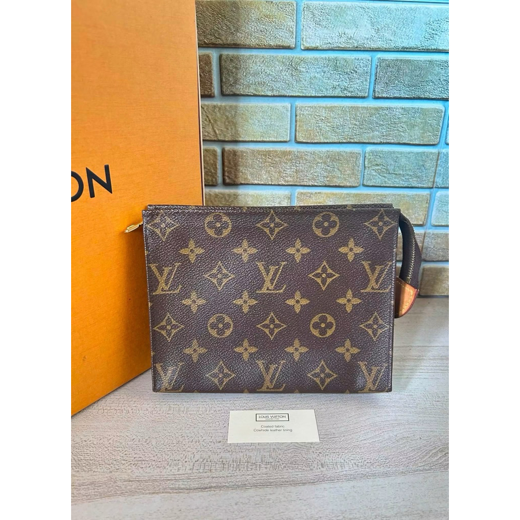 lv toiletry pouch 19