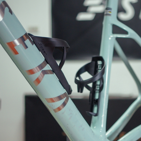 SEKA PARTS – Aero Bottle Cage (CFRP) ขากระติกน้ำคาร์บอนแอโร สำหรับเฟรม SEKA SPEAR / EXCEED