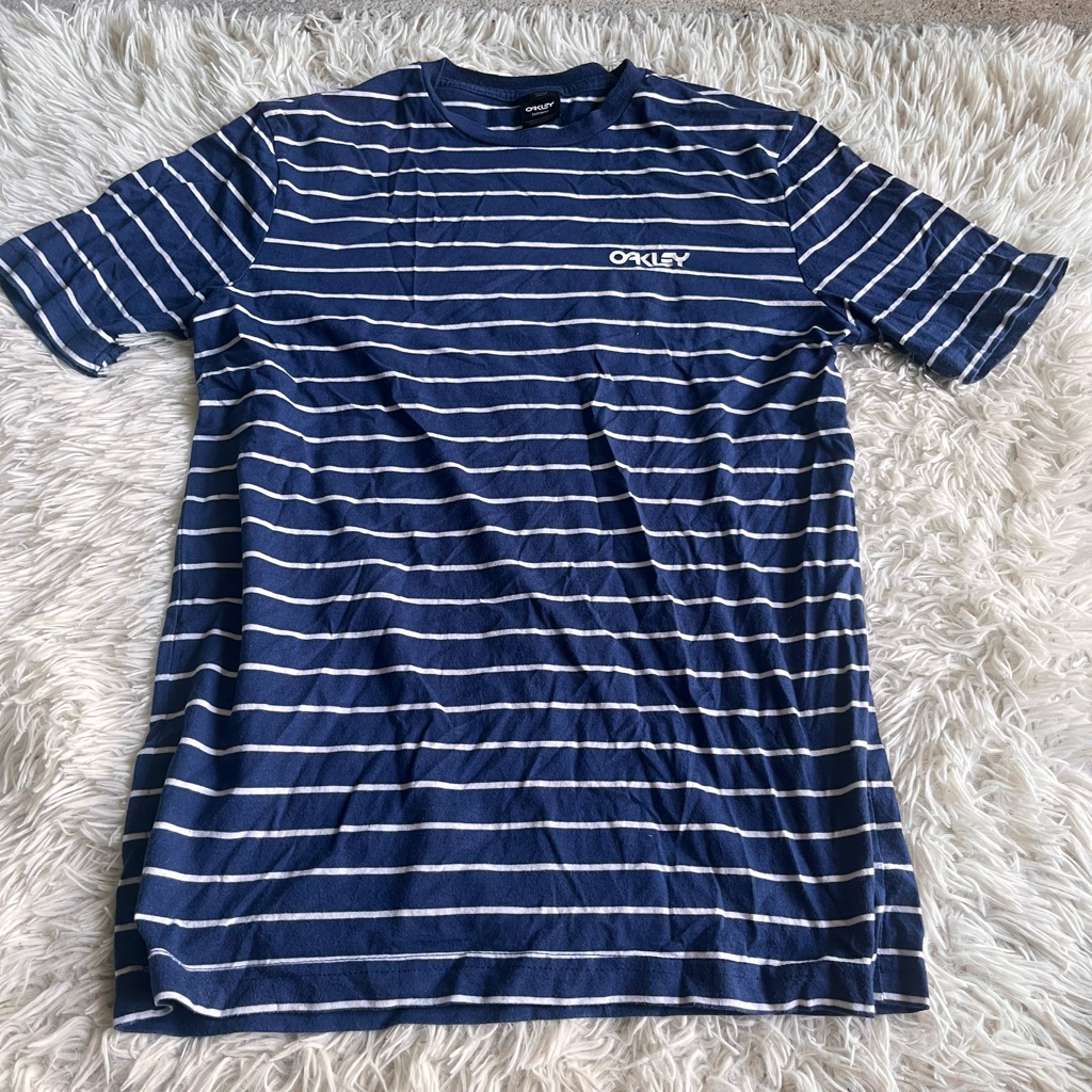 เสื้อยืดลายทางสีน้ำเงิน oakley ป้ายติดไซส์ S ของแท้ 100%