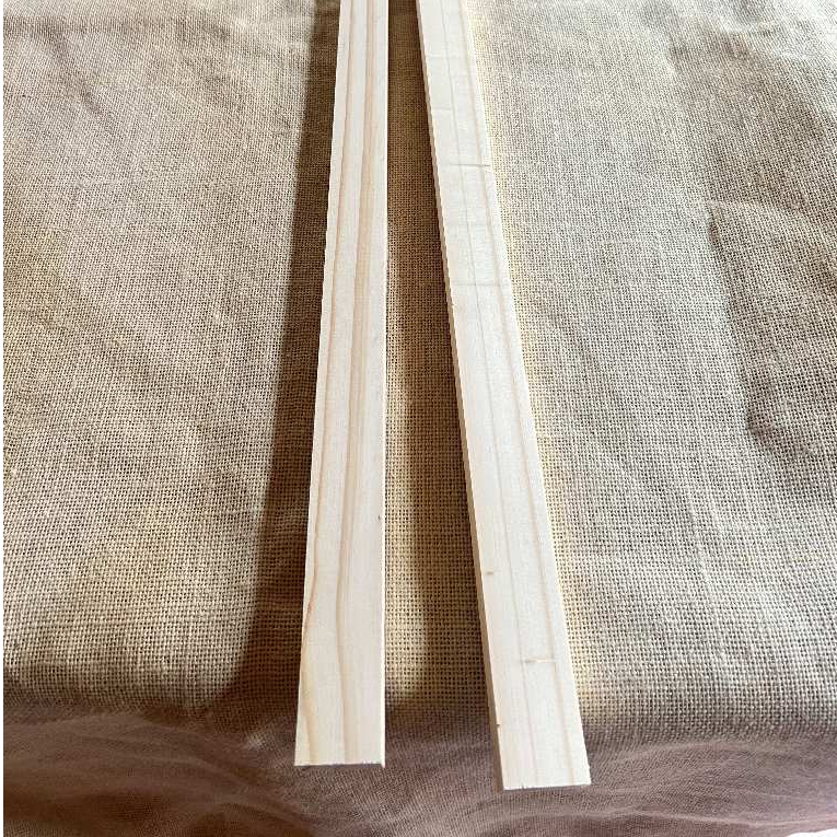 กว้าง 2cm.หนา1.5cm.ยาว80cm.ไม้สนนอก จำนวน1แผ่น เป็นไม้สนมือ1 รีดเรียบทั้ง4ด้าน อบแห้ง ใช้ทำงานDIY งานไม้ทัวไป