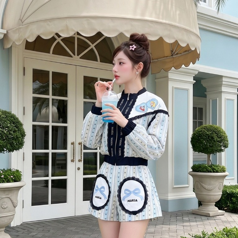 (มีถึง3XL) Alice Babe Set เซ็ต 2 ชิ้น Jacket ผ้าเปเป้พิมพ์ลาย ตัดต่อเทปลูกไม้สีดำ ซิปหน้า + กางเกงขาสั้นมีกระเป๋าข้าง