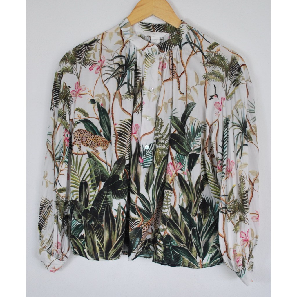 เสื้อแขนยาว H&M มือ 2 กระดุมผ่าครึ่งตัวลายดอก คอจีน อก 50 นิ้ว ยาว 22 นิ้ว