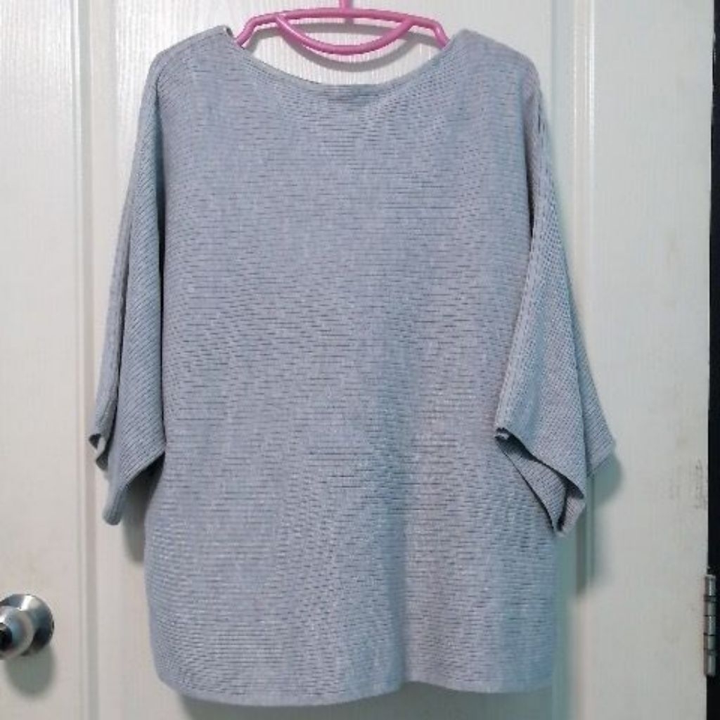 2/01 UNIQLO​ เสื้อโทน​สี​เทา​อ่อน​, ขนาด​L​