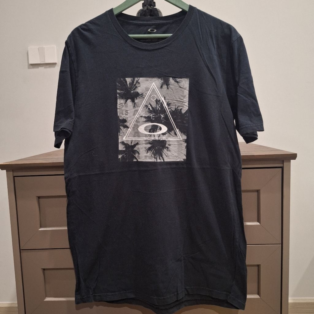 เสื้อยืด งานแบรนด์ Oakley กลางอก size L (AF75)