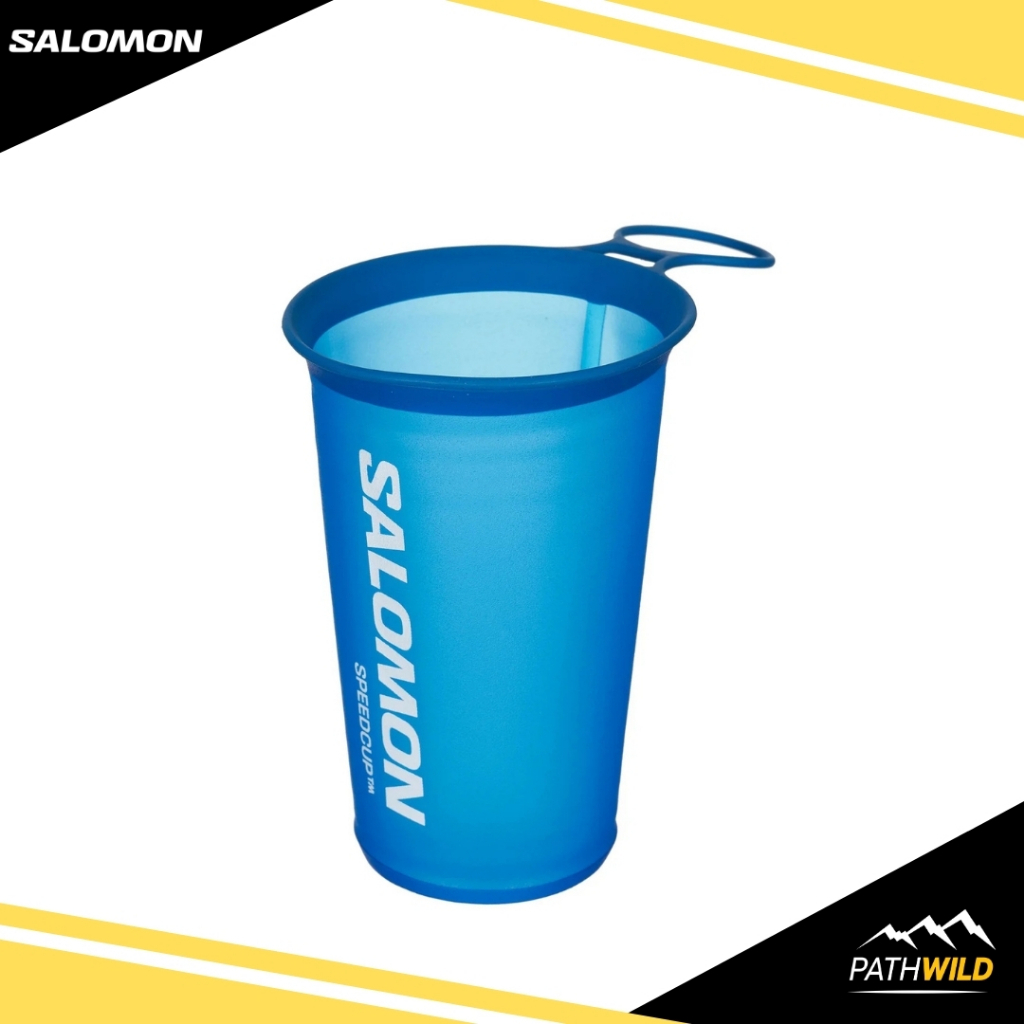 SALOMON SOFT CUP SPEED 150ML/5OZ แก้วน้ำพกพาแบบนิ่มพับได้ จึงสามารถเก็บไว้ในกระเป๋าได้ หรือจะใช้ห่วงเกี่ยวให้หยิบง่าย