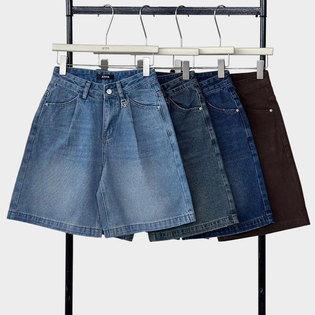 ATIPA - Mini Charm Denim Shorts (#AA6018) | กางเกงยีนส์ ขาสั้น ทรงคลาสสิก ดีเทลจีบหน้า จี้โลโก้ ATIP
