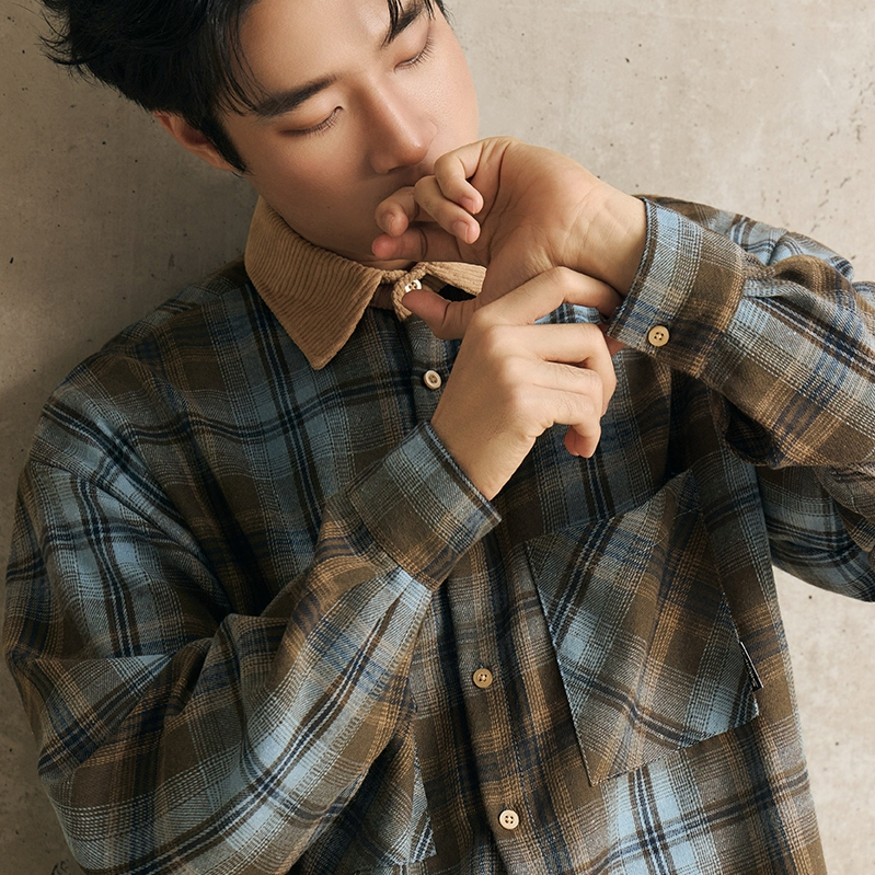 Shouwa | Oversized Shirt เสื้อเชิ้ตลายสก๊อต ทรงโอเวอร์ไซส์ สีฟ้าปกคอน้ำตาล