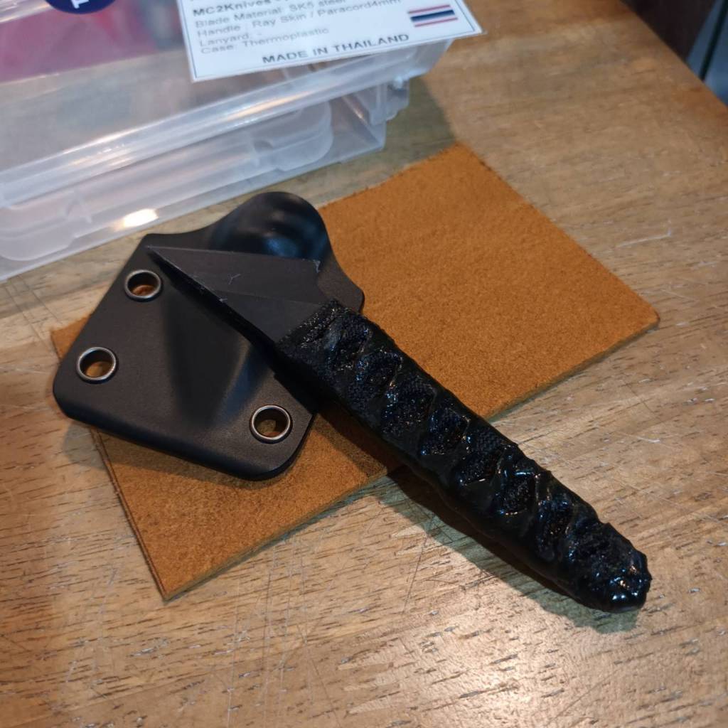 มีดไทย มีดเดินป่า MC2KNIVES KIRIDASHI Model1 M03 SK-5 steel ด้ามหนังปลากระเบน Paracord 4mm Tec40stor