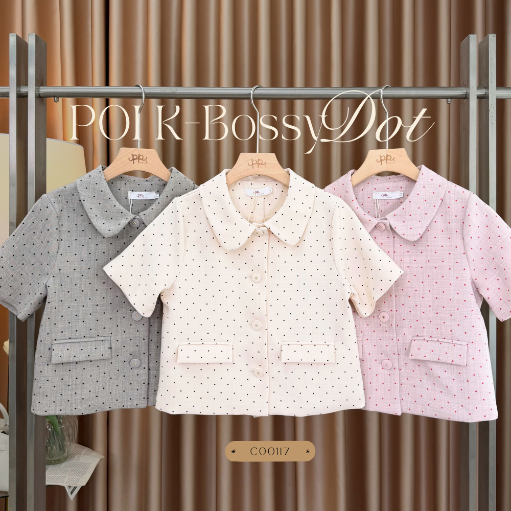POI K-Bossy Dot เสื้อสูทแขนสั้นลายจุดคอบัว แต่งกระเป๋าคู่ด้านหน้า สไตล์สาวออฟฟิศเกาหลีแบบชิคๆ ลุคคุณหนูสดใส C001I7