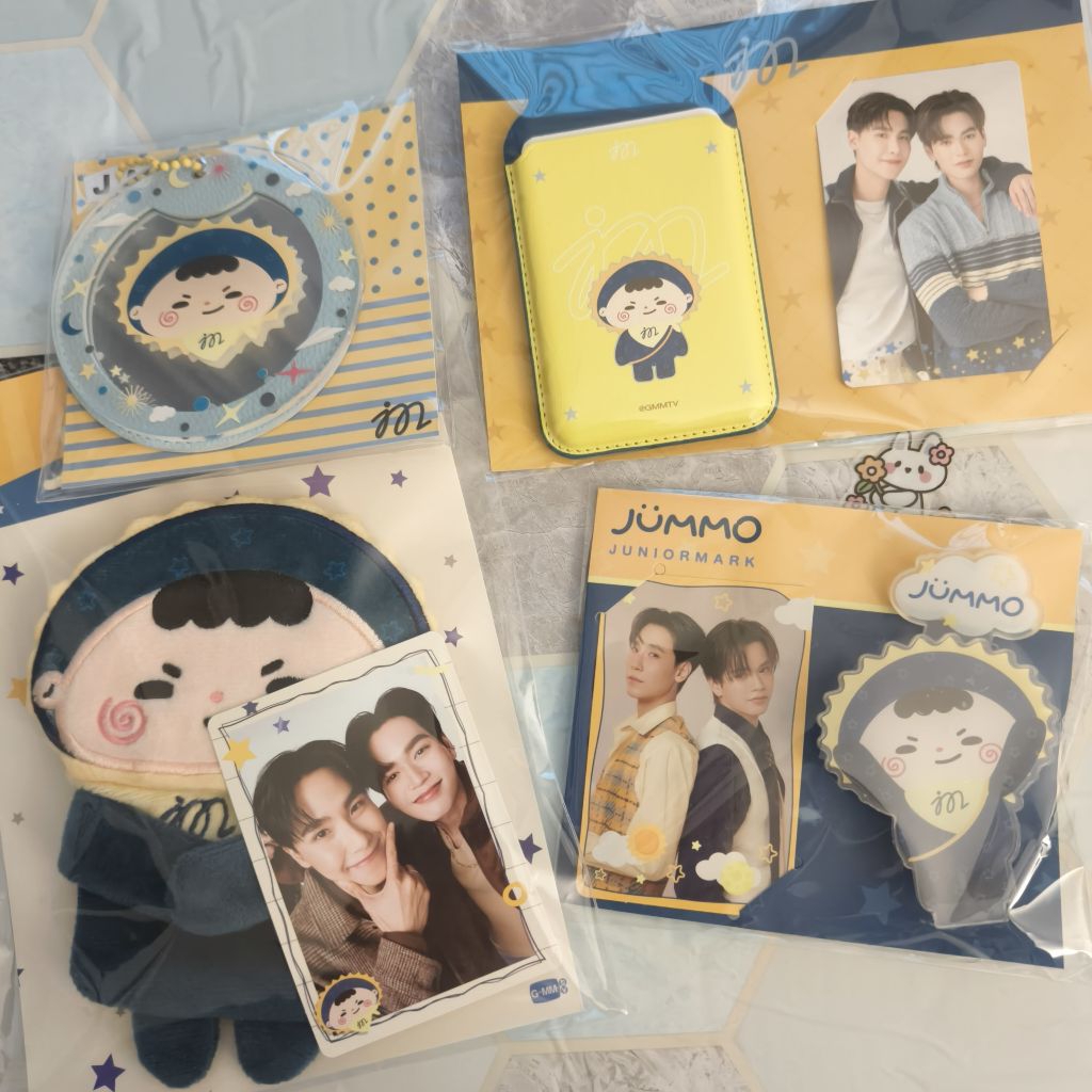{📬พร้อมส่ง} GMMTV -  JuniorMark Official Merchandise | Jummo | Magsafe Wallet, Huggy Bag, Clip Stand