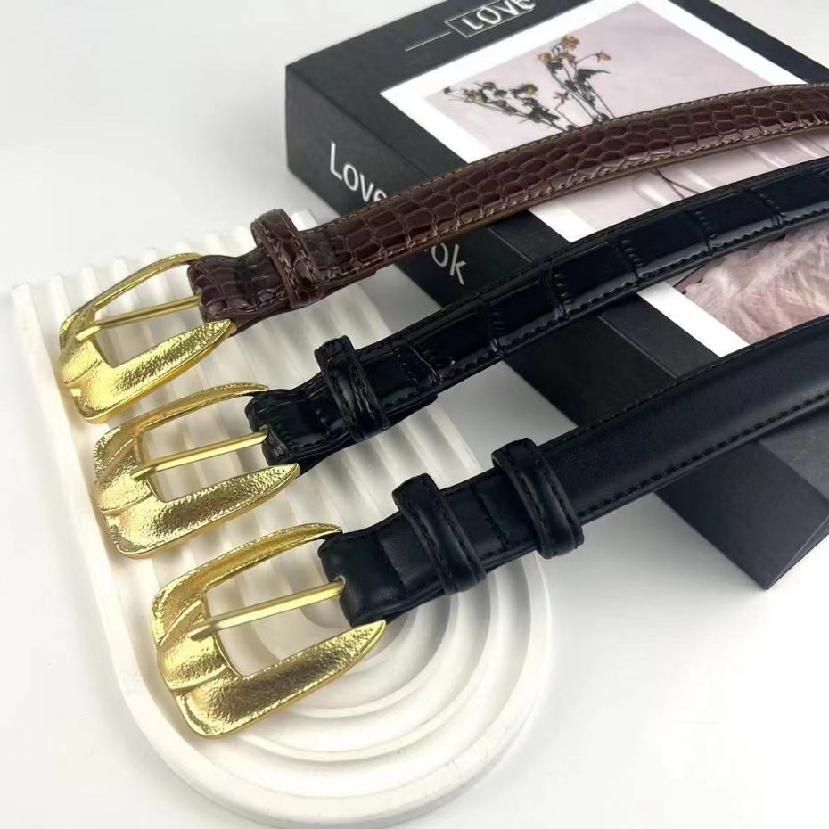 พร้อมส่ง️!! เข็มขัดสไตล์เรียบง่าย สไตล์เกาหลี แฟชั่นสำหรับผู้หญิง หัวเข็มขัดสีทอง เข็มขัดหนังPU（ P70 ）