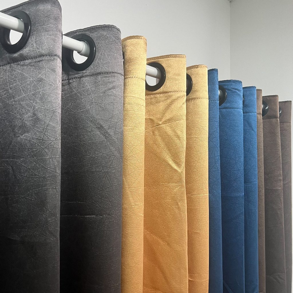 แนะนำ ผ้าม่าน ผ้าม่าน ม่าน อัดลาย กันแสงUV สามารถกันแสงได้ 80-90% มีความสวยเก๋ และทันสมัย เนื้อหนาและนุ่ม ราคาพิเศษ มีเก็บเงินปลายทาง