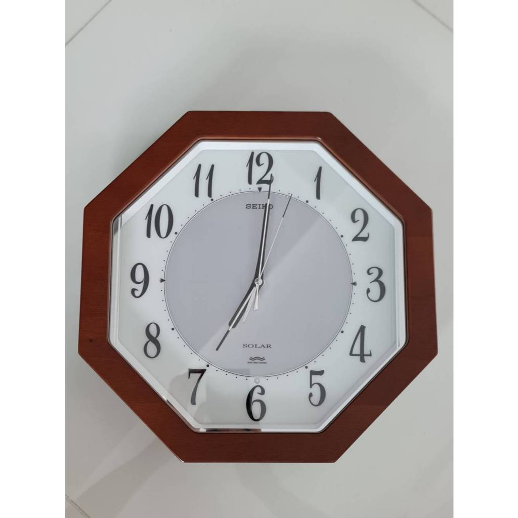 นาฬิกาแขวนผนัง Seiko รุ่น solar นาฬิกาติดผนังพลังงานแสงอาทิตย์ควบคุมด้วยวิทยุพร้อมกรอบไม้