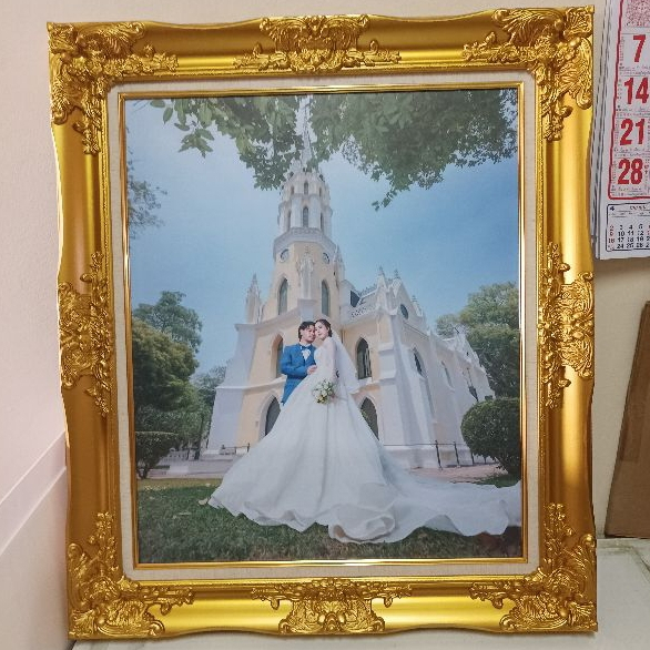 กรอบหลุยส์สีทอง 20x24 นิ้ว