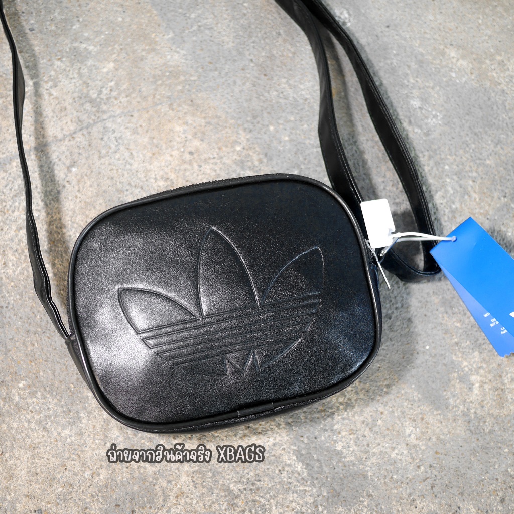 สะพายข้าง AD หนัง PU ปั้มโลโก้นูน ไซส์ 21 ซม. ทรงกล่อง สายหนัง