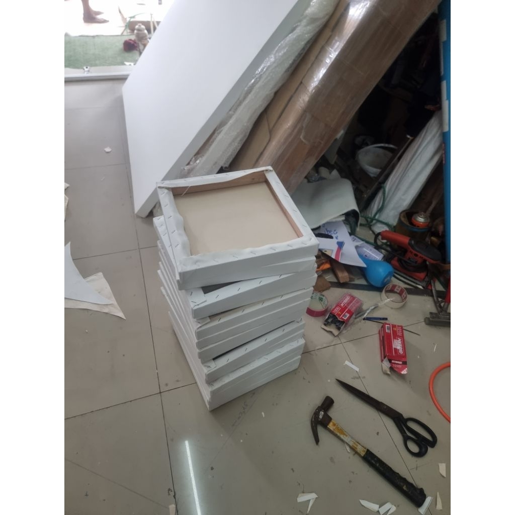 เฟรมผ้าดิบหรือผ้าแคนวาสที่ไม่ได้เคลือบขนาด 60 * 60 CMถึงโครงแข็งแรงราคาแค่ 200 บาท ต้องการขนาดอื่นแจ้งทางแชทได้ครับ