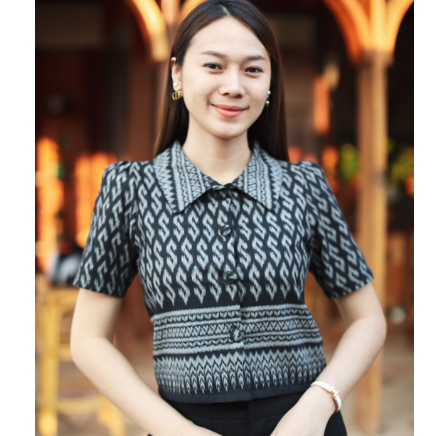 เสื้อคอปกแขนสั้น ลายขอผ้าหมักโคลน