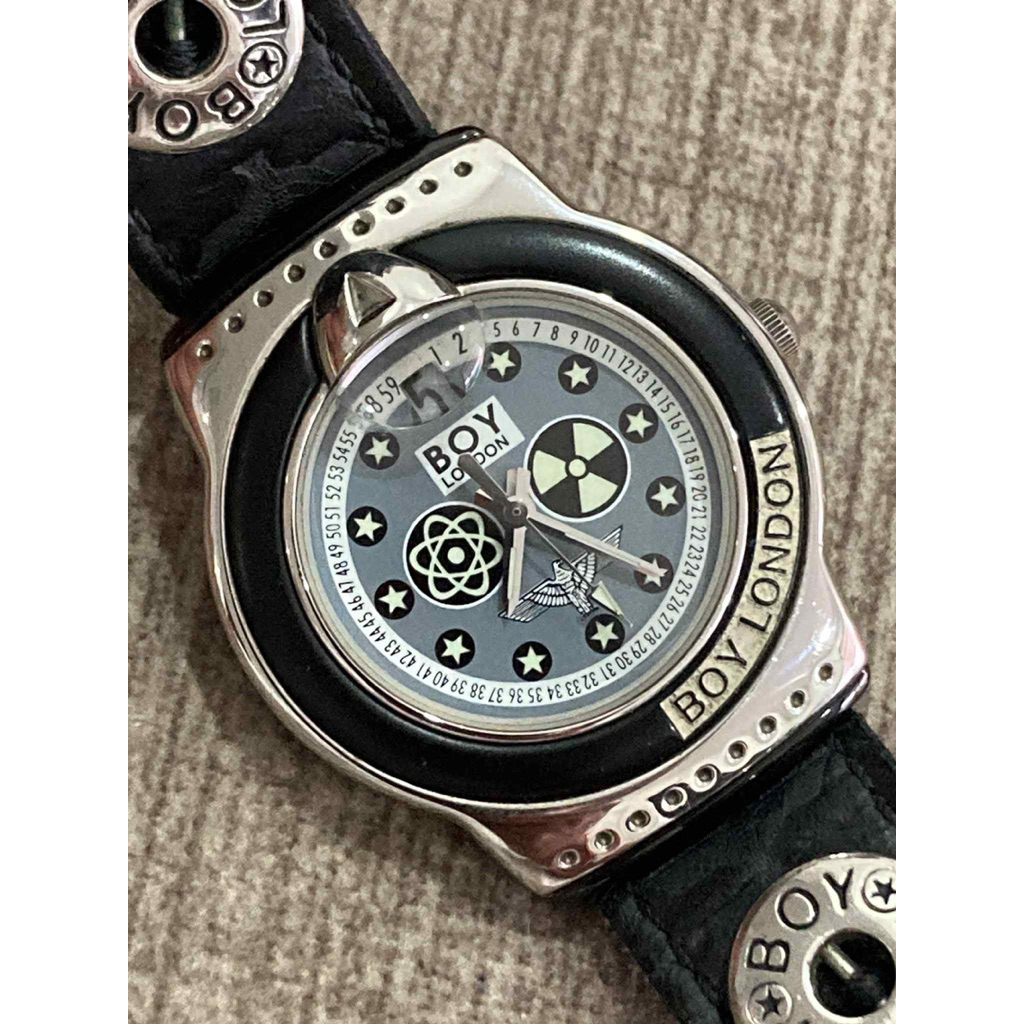 นาฬิกาที่ทำให้นักออกแบบแฟชันดัง boy london มาพร้อมกล่องใบWatch boy london 35mm Box Peper