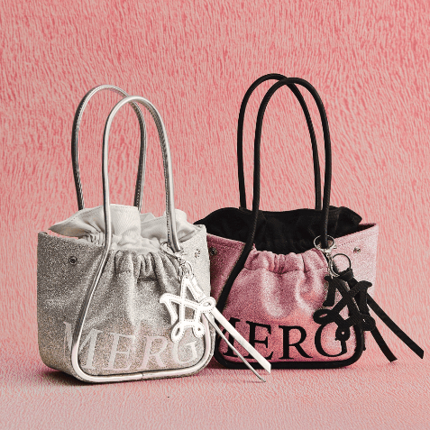 A Day Bag Medium – Suede Edition กับ Mini in glitter | Merge