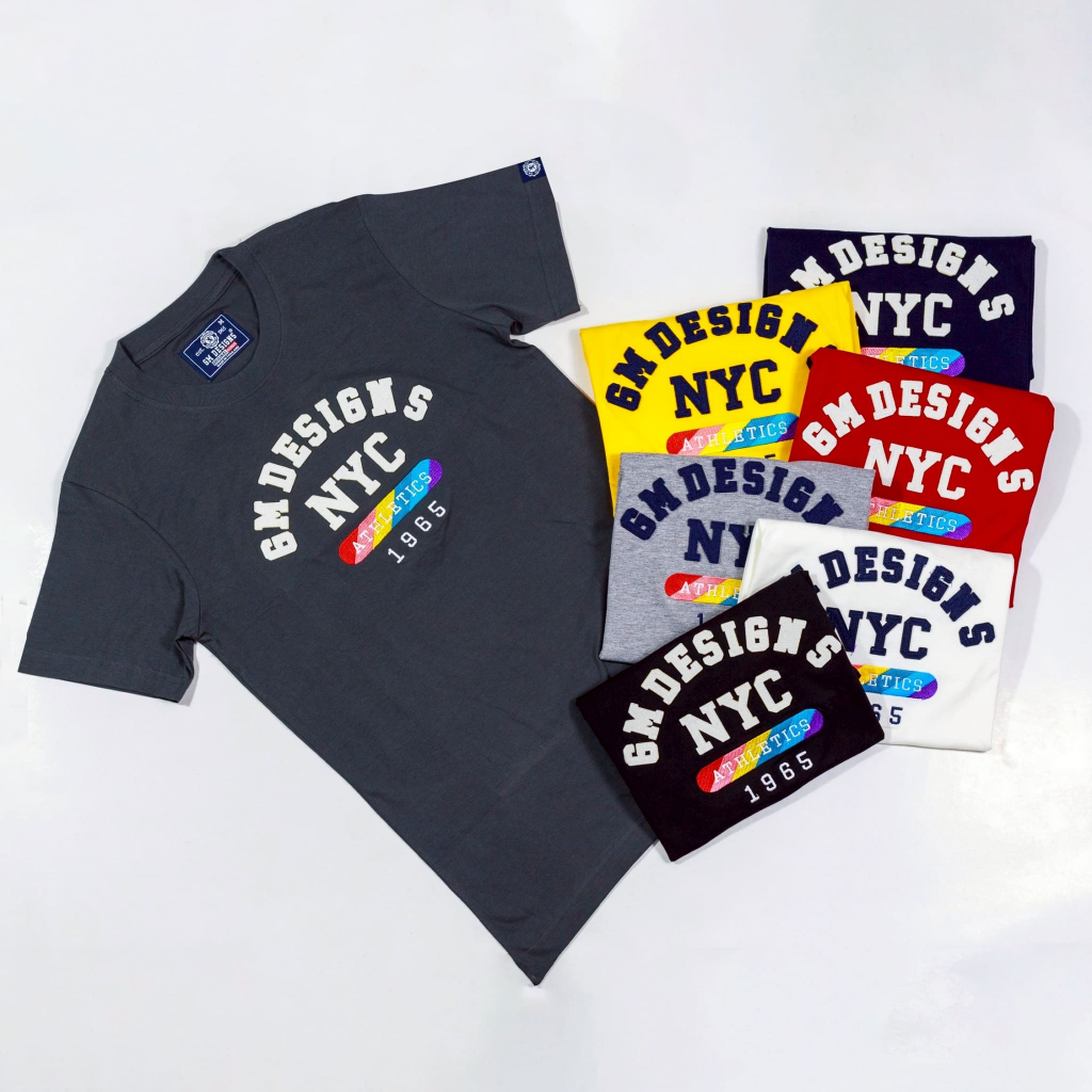 GMDesign - เสื้อยืด GM เสื้อยืดคอกลมชาย ปักกลางอกด้วยสักกะหลาด ผ้าคอตตอน นุ่มสบาย ผู้ชายและผู้หญิง G
