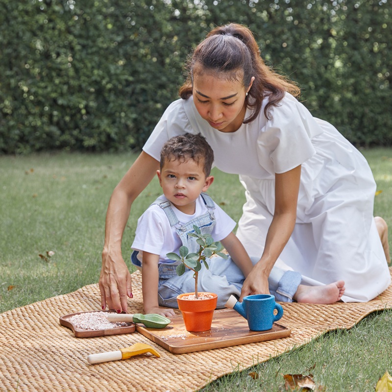 PlanToys ของเล่นไม้ 8622 Gardening Set ชุดทำสวน เสริมพัฒนาการ สำหรับเด็กอายุ 3 ปี ขึ้นไป — صورة 6