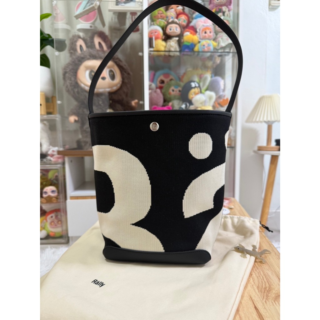 (มือ2) Raily Bucket Bag ไม่มีตำหนิ สอบถามในแชทได้เพิ่มเติม
