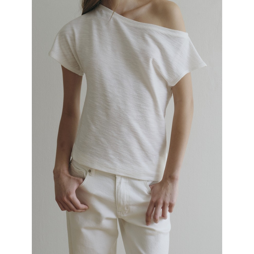 (สินค้าพร้อมส่ง) Hounddown - Sil Off-Shoulder Top