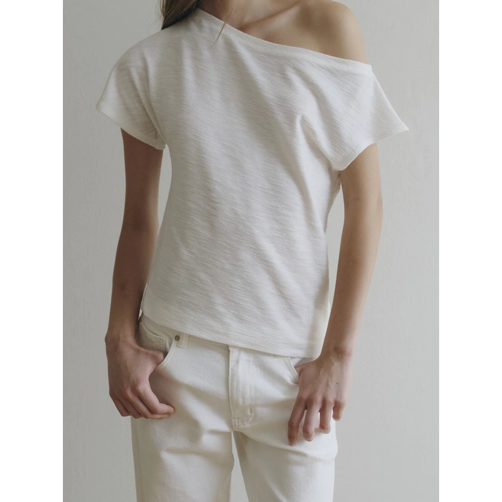(สินค้าพร้อมส่ง) Hounddown - Sil Off-Shoulder Top