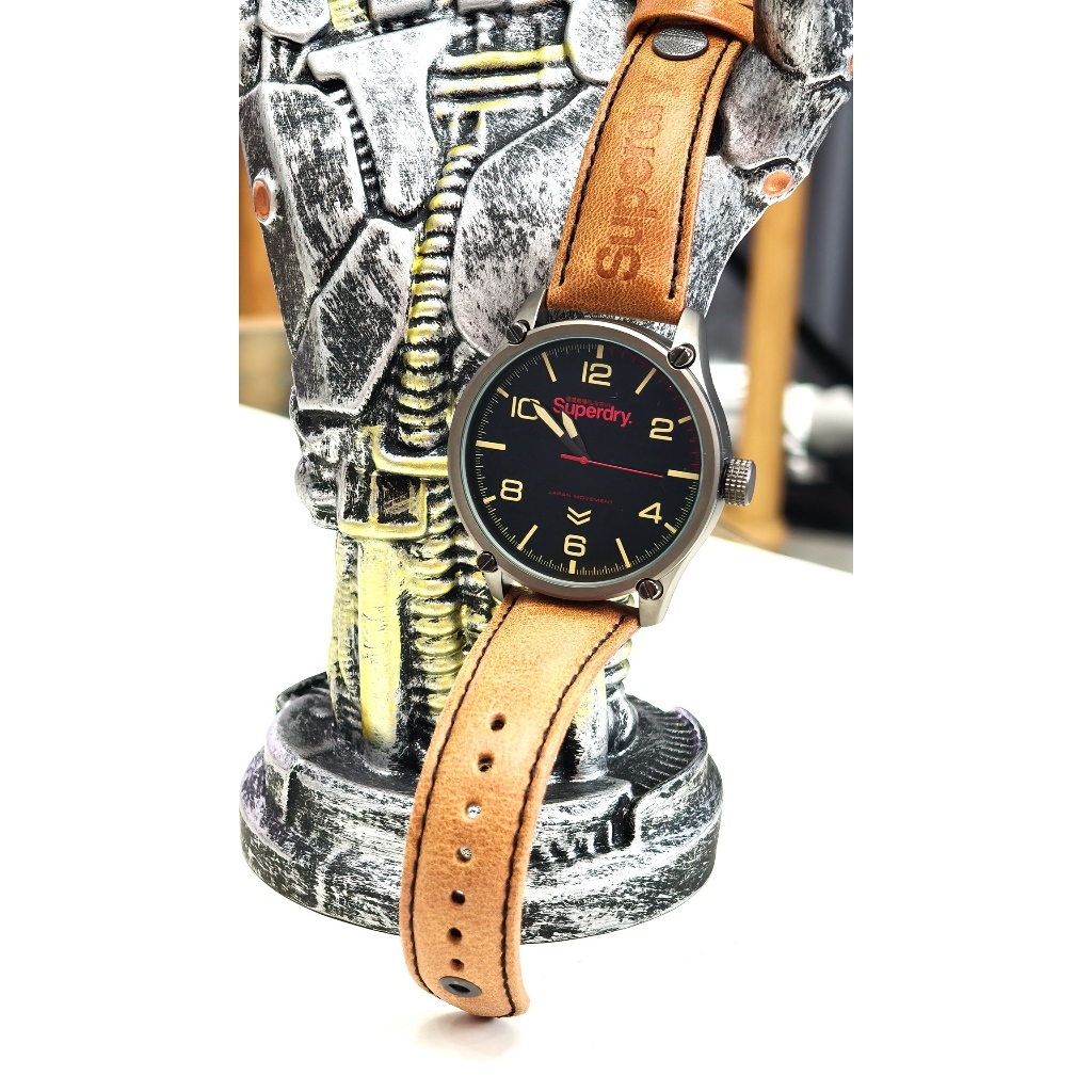Superdry:โปรโมชั่นพิเศษ! นาฬิกาข้อมือสายหนังสไตล์วินเทจทำเก่า หน้าปัดขนาดใหญ่ ใช้ได้ทั้งชายและหญิง