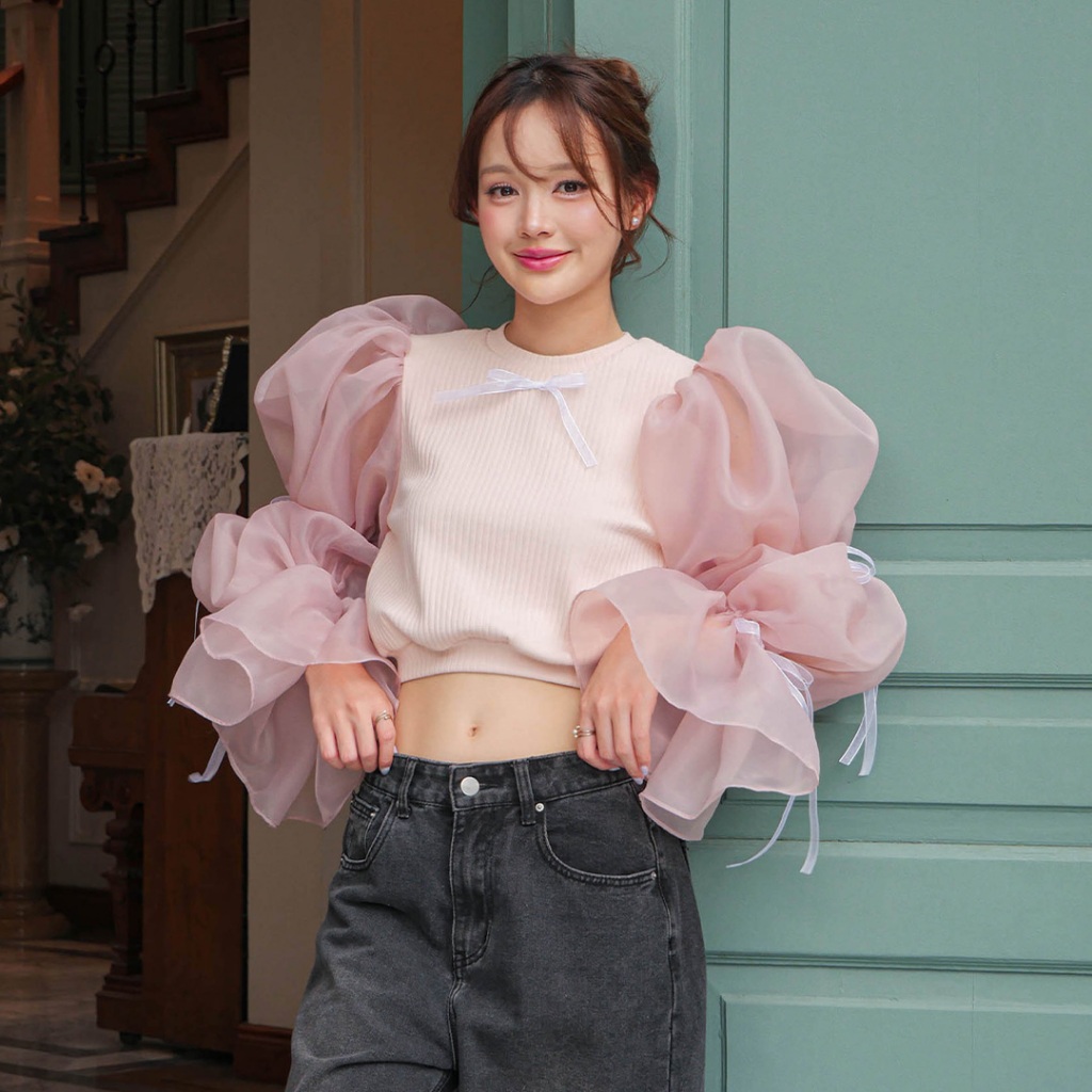 LUCA STUDIO_Elva crop top (Pre-order30April) - เสื้อครอปผ้ายืดเนื้อCottonทอลายริ้วสีชมพูอ่อน คอกลม(Balloon sleeve)