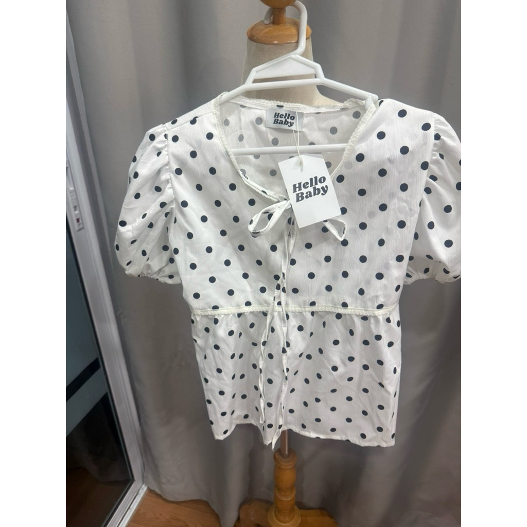 เสื้อแขนตุ๊กตาลายจุด ป้าย Hello Baby