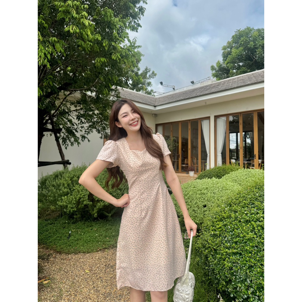 🧚🏼‍♀️Ellie dress  เดรสคอเหลี่ยม ปลายวี  ผ้านุ่มลื่น ยับยาก (ปรับสั้นฟรี แจ้งในโน๊ต)
