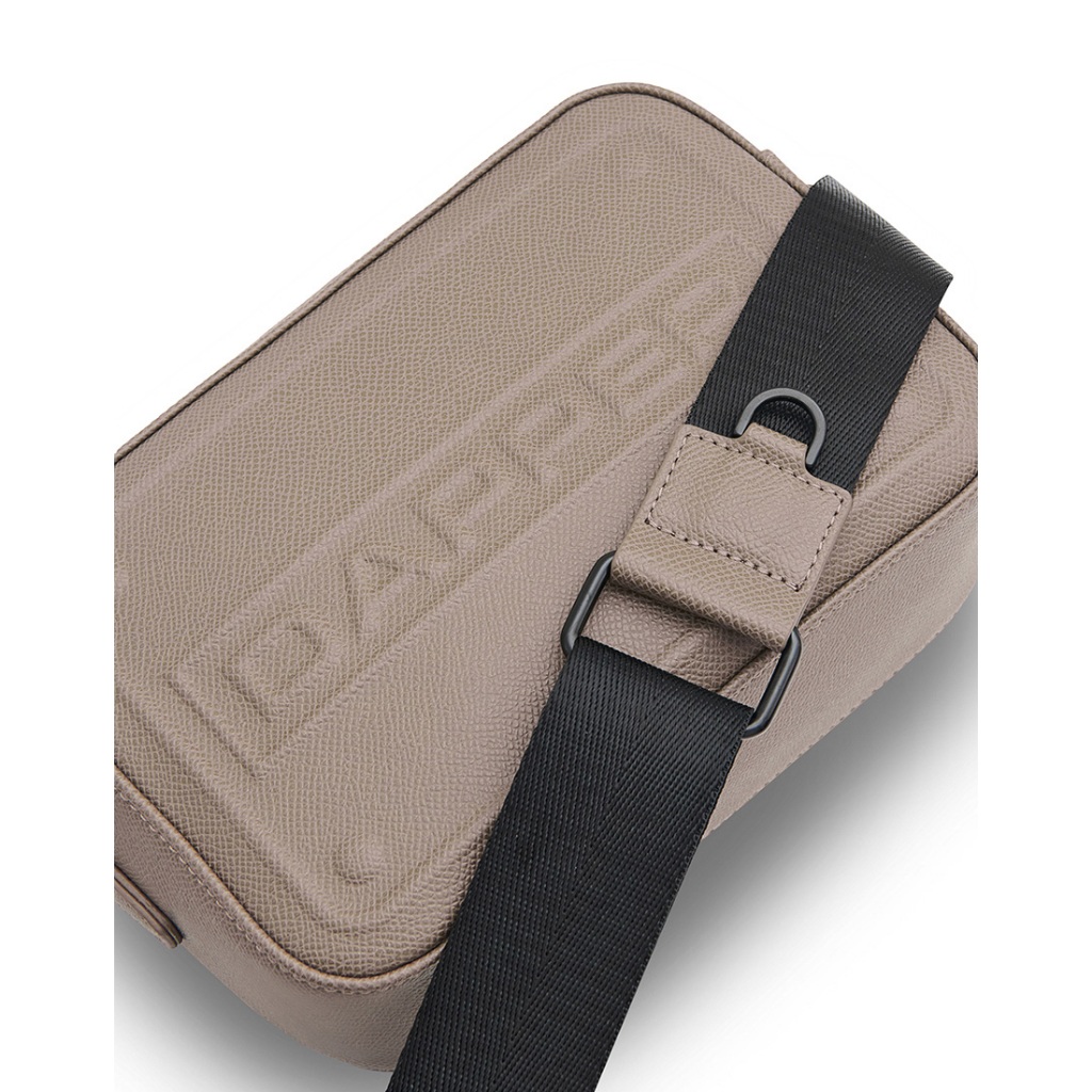 DAPPER กระเป๋าสะพายข้าง DAPPER Embossed Crossbody Bag สีเบจ (BM5/BE/1293SF) - รูปที่ 3