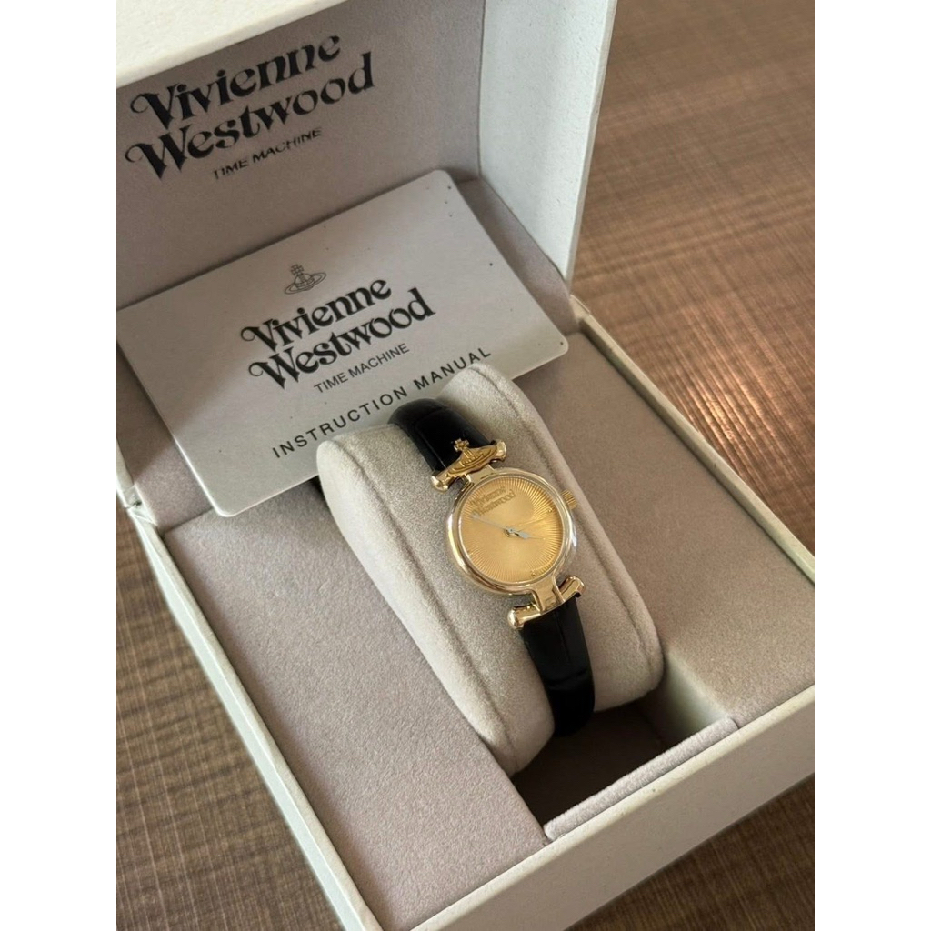 (มีโค้ด10-20%)พร้อมส่ง💯Vivienne westwood สายหนังสุดคลาสสิคสีดำ 22mm