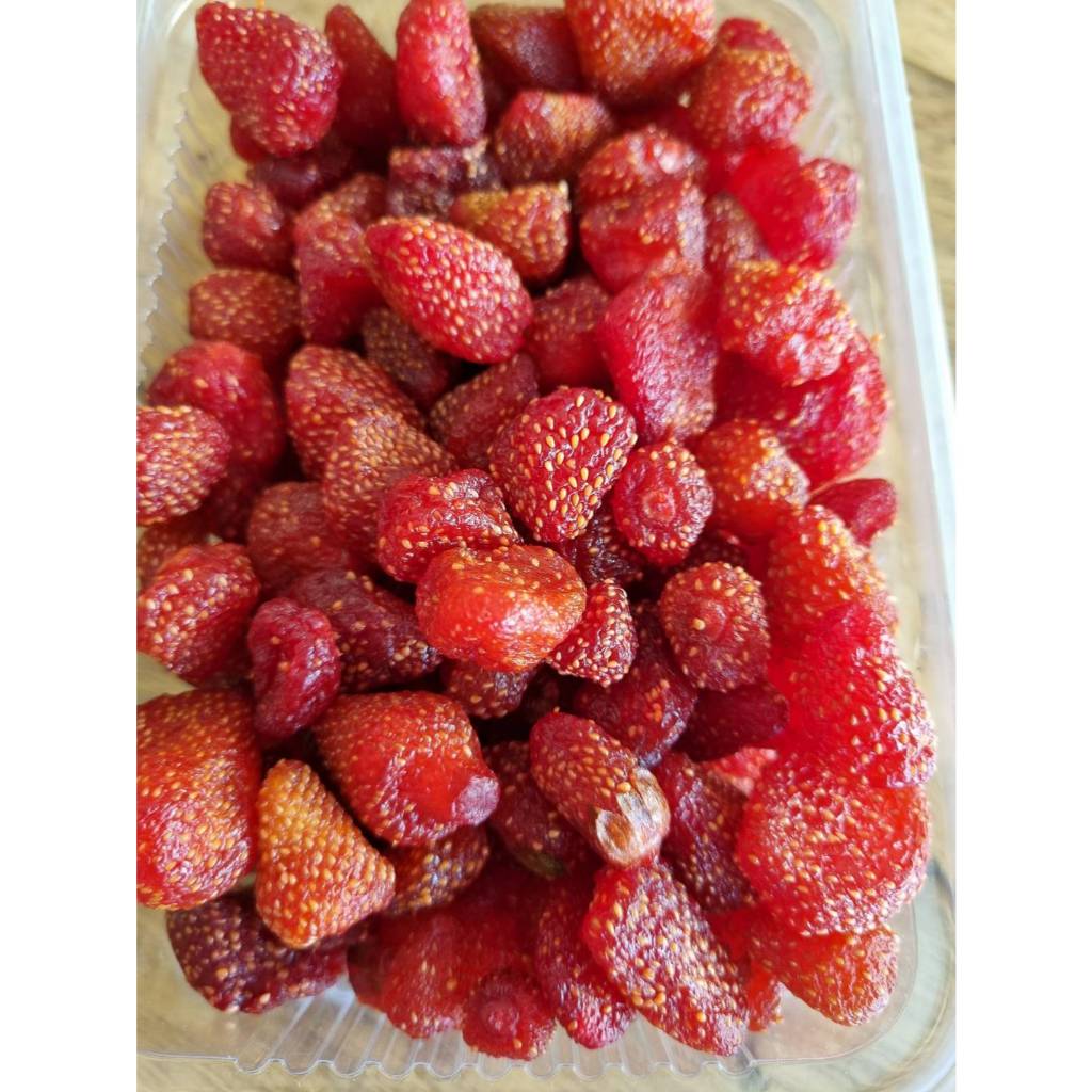 500 กรัม​ สตอเบอรี่อบแห้ง​ สตรอเบอรี่อบแห้ง ขนาด 500 กรัม อบแบบออร์แกนิค Dried Strawberry ผลไม้อบแห้ง หอม อร่อยหนุบหนับ