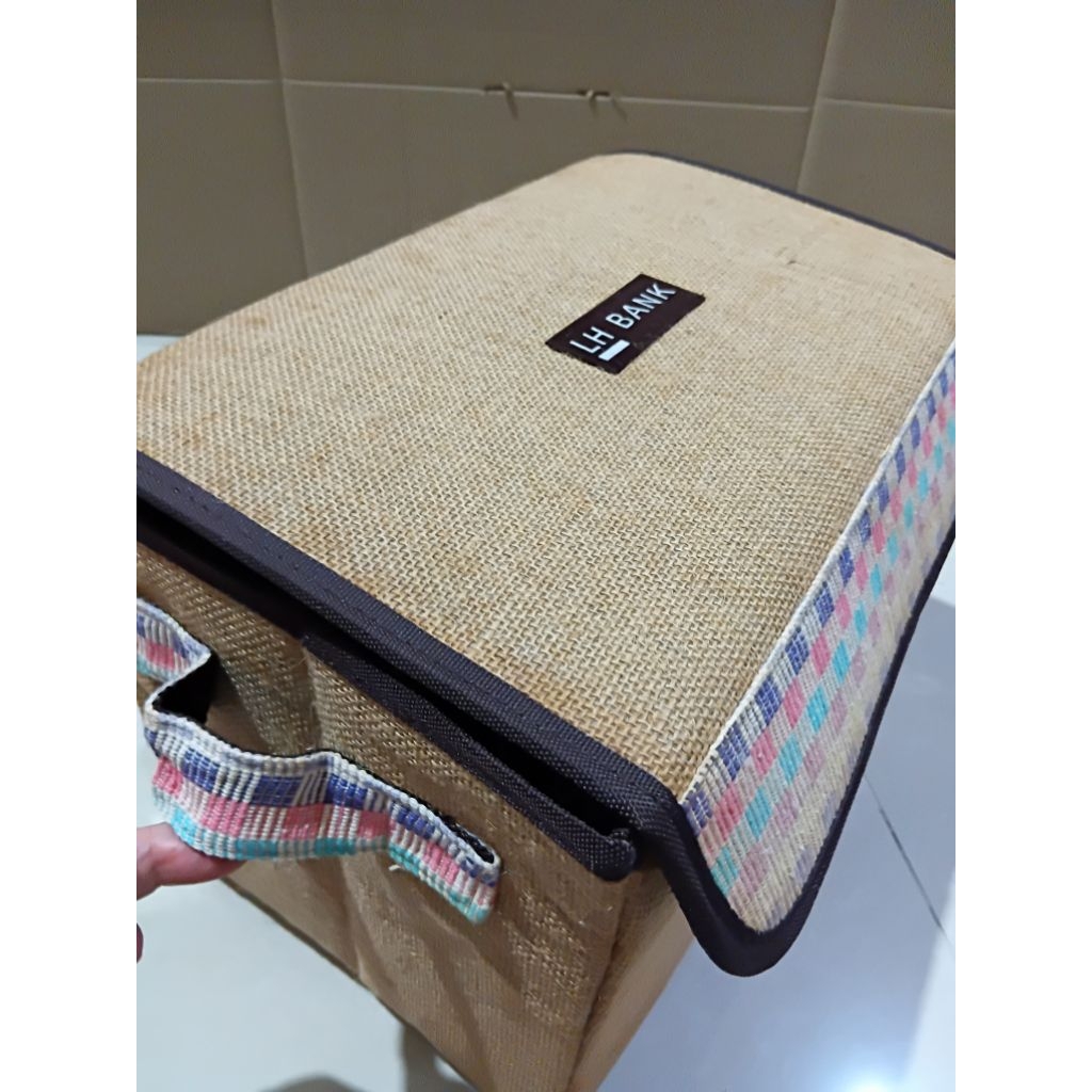 ลังใส่ของเเท้100%LHBANKของใหม่มือ1ขนาด20×33×23ซม.ก×ย×สมีหูยก2ด้านผ้ากระสอบอย่างดีสวยงามไม่ซ้ำใครเเน่