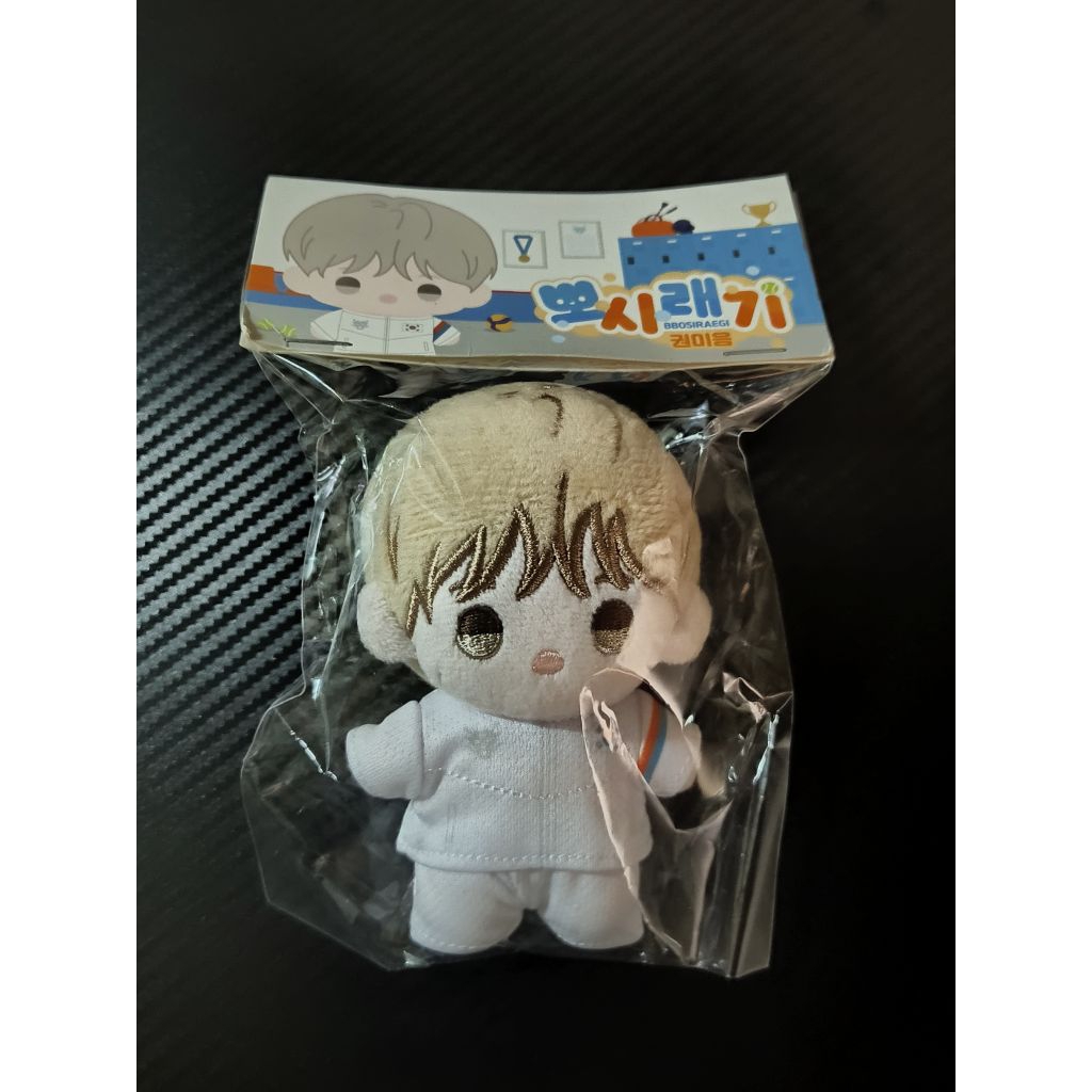 [ พร้อมส่ง ] Lezhin 2024 ตุ๊กตามีอึม ใคร่ราคะ